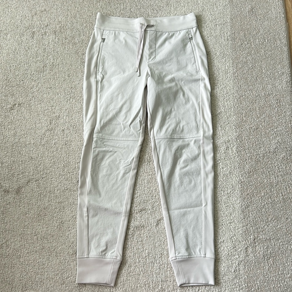 Athleta Headlands Hybrid joggers, size 6, in excellent used condition.